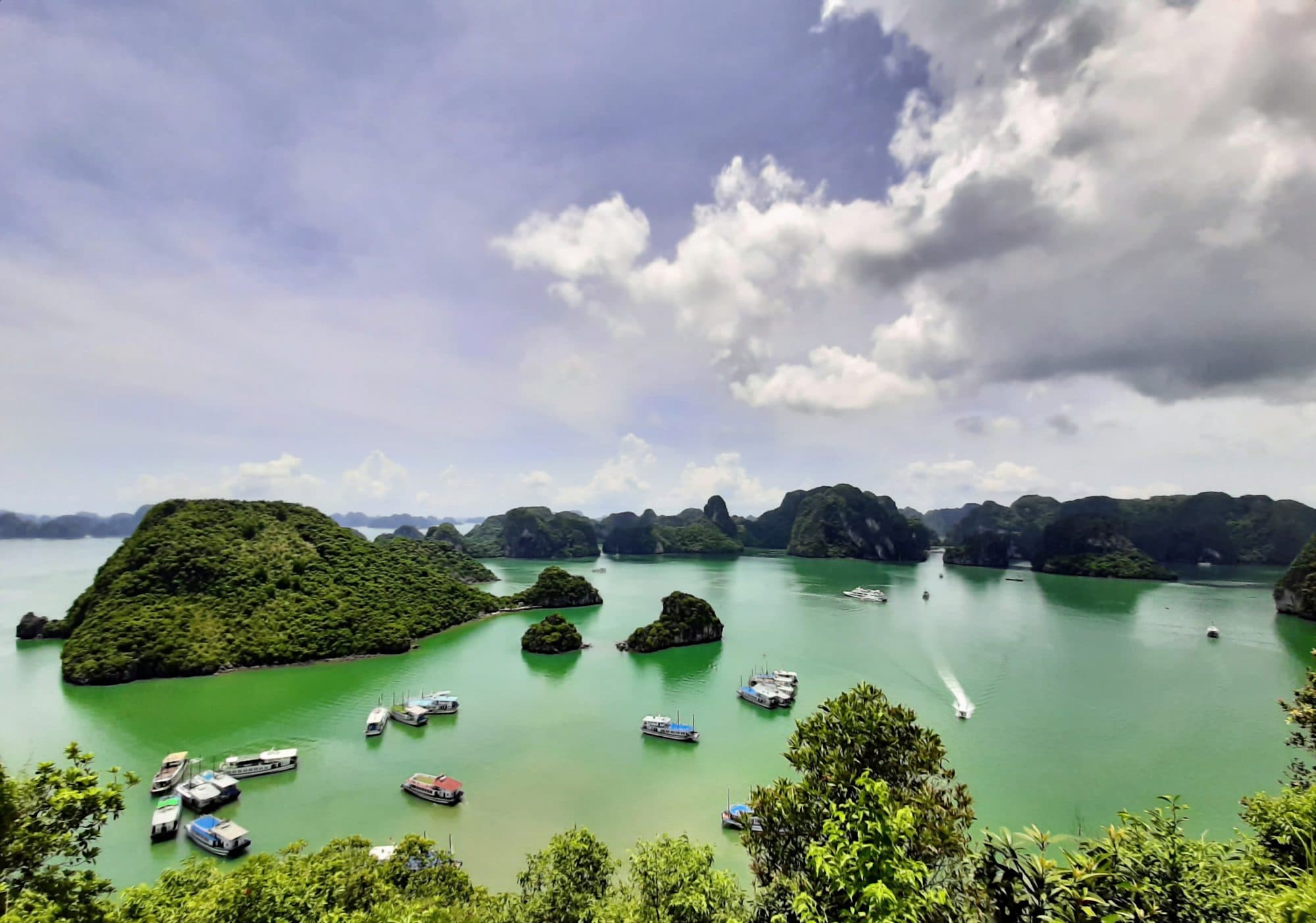 Vietnam Heritage & Bay Cruise Tour tour package